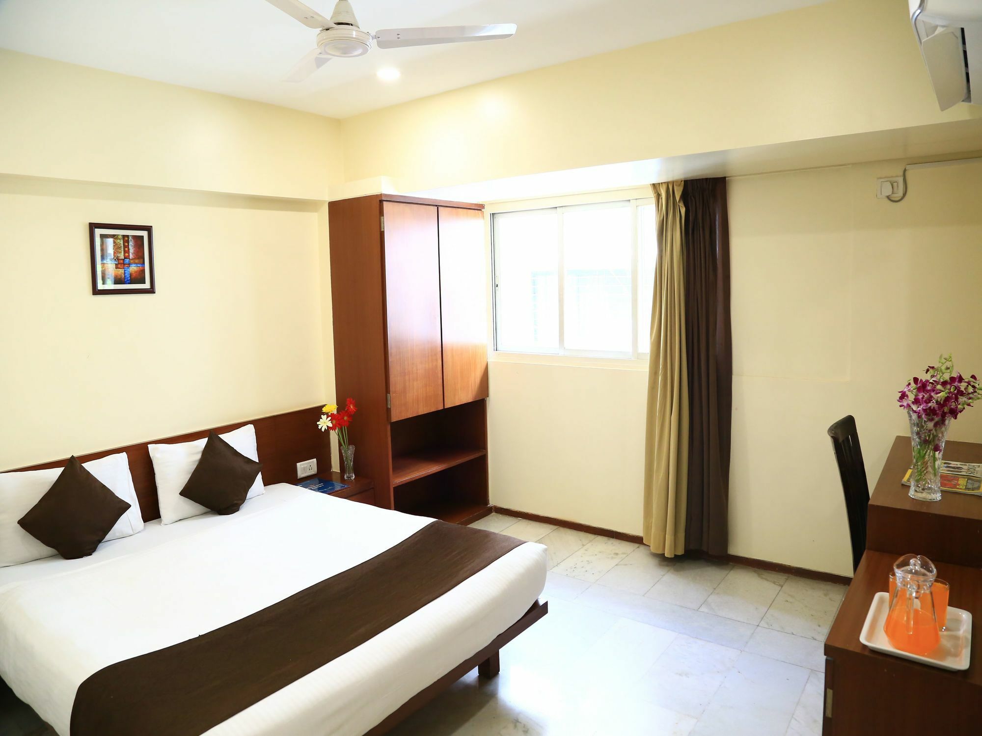 Oyo 13771 Executive Residency Hotell Pune Exteriör bild