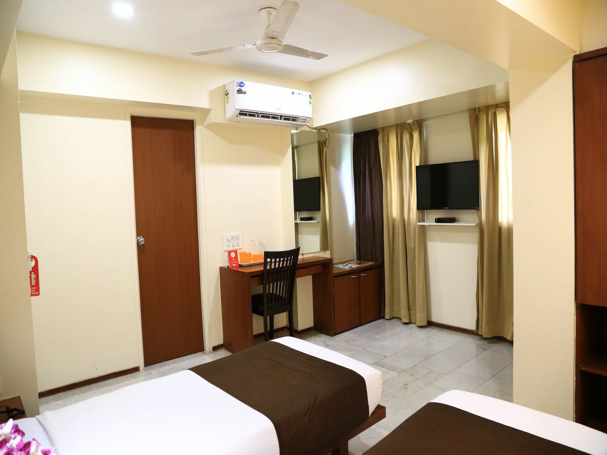 Oyo 13771 Executive Residency Hotell Pune Exteriör bild